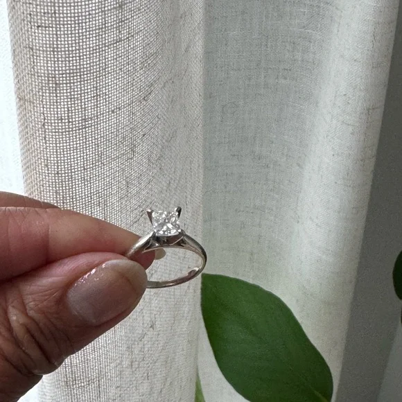 14K White Gold Diamond Wedding Ring - Engagement Ring - Picture 9 of 12